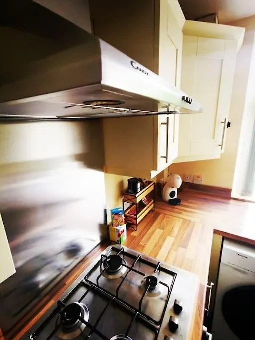 Entire 1 Bed Spacious Apartment, Private Balcony & Study Room Near City Whitehouse  Apartment Whitehouse (Antrim)