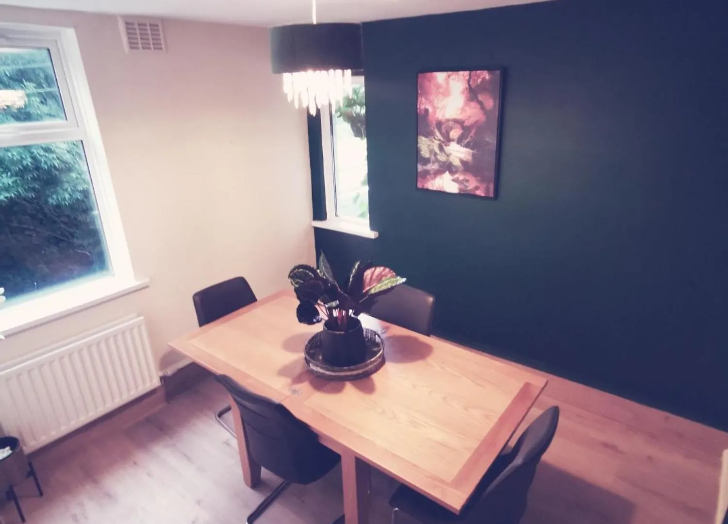 Entire 1 Bed Spacious Apartment, Private Balcony & Study Room Near City Whitehouse  0*, Whitehouse (Antrim)